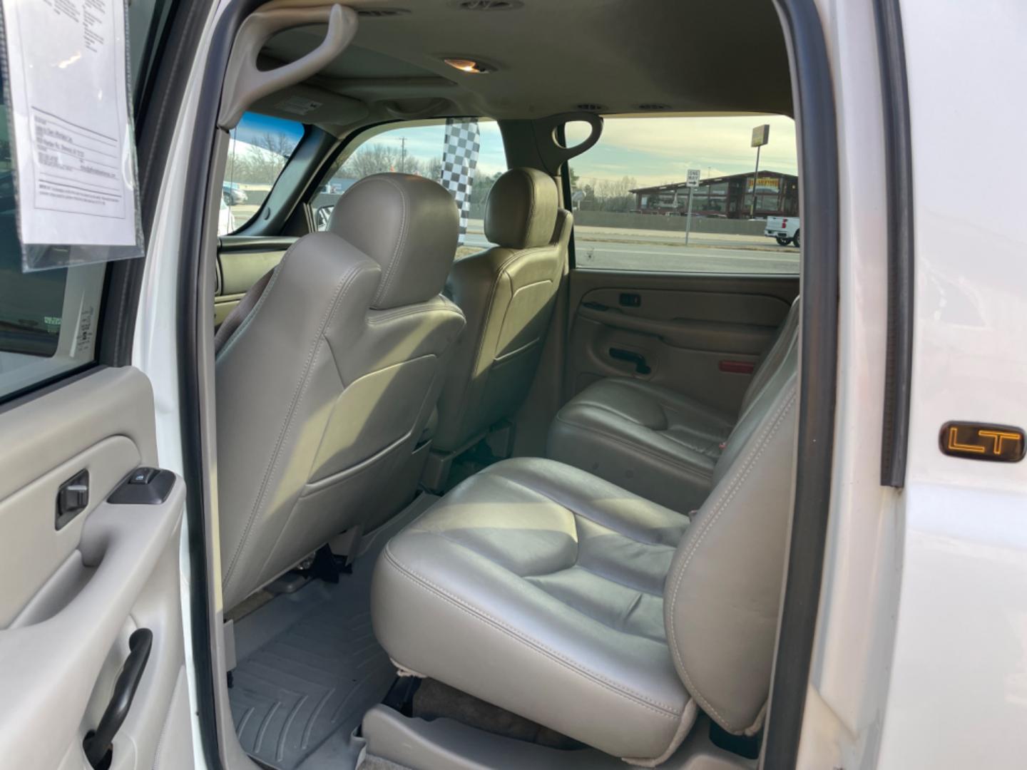 2006 White Chevrolet Suburban 1500 (1GNEC16Z16J) with an V8, 5.3 Liter engine, Automatic transmission, located at 8008 Warden Rd, Sherwood, AR, 72120, (501) 801-6100, 34.830078, -92.186684 - Photo#13